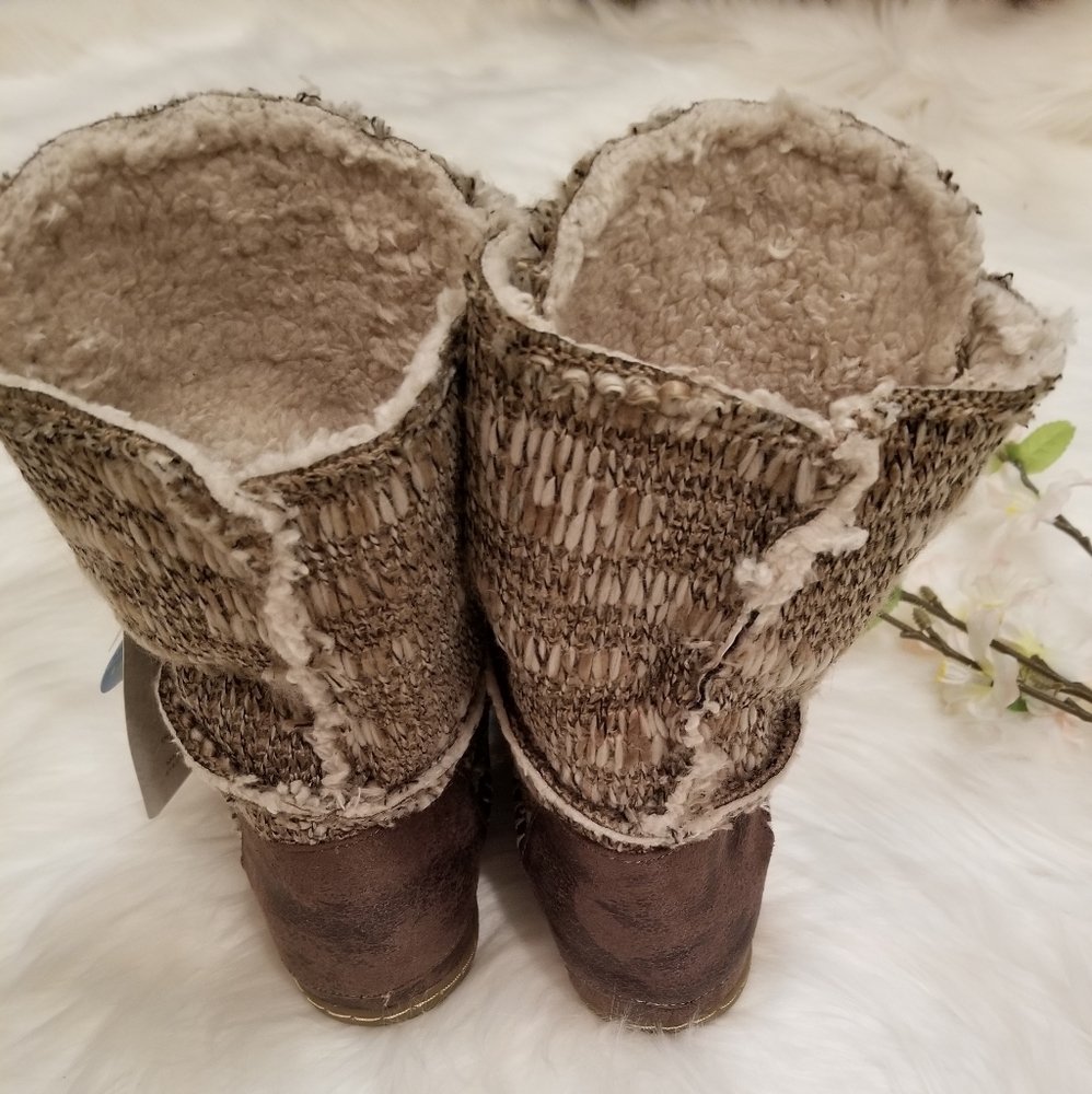 💖1LEFT!💖GORGEOUS LACE UP MAJOR PLUSH BOOT SZ 6💖 - Picture 4 of 8